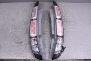 Honda Stream tail light set (RN8 D079 Honda)